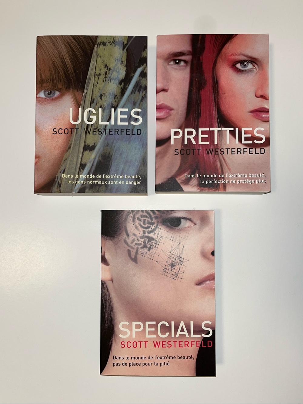 Uglies, Scott westerfeld (book series) - FR